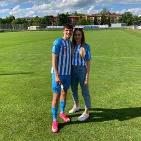 Nikola podporuje Davida už od samotných začátků jeho kariéry. 