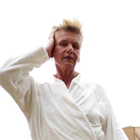 Jana se na sprchu i krémy a líčení moc těšila. 