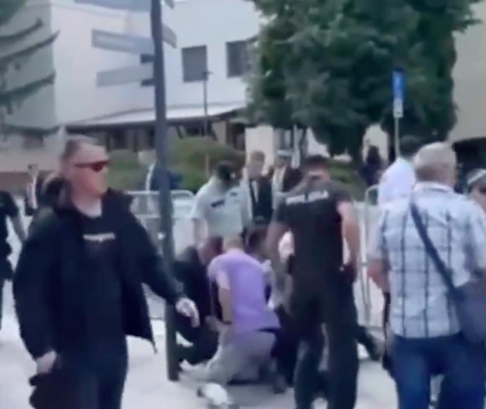FOTO: Robert Fico utržil průstřel ruky a břicha. – stránka 32