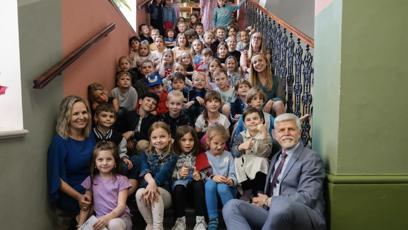 FOTO: Prezident Petr Pavel s dětmi.