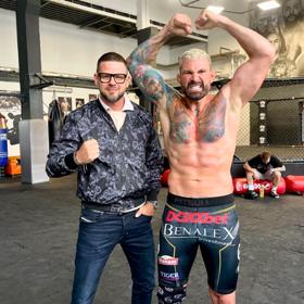 Attila Végh prošel v rámci přípravy na zápas výrazným progresem, díky čemuž nyní čelí nařčení z dopingu.  "Říkají, že jsem nasypaný, ale já jsem stále otevřený testům na doping. V tomhle ohledu mám čisté svědomí,“ hájí se bijec. 