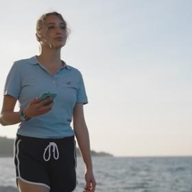 Sofie Höppnerová v seriálu Lež na pláži.