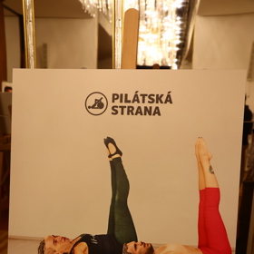 Koláže TMBK si střílejí ze všech.