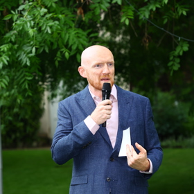 Britský velvyslanec Matt Field. 