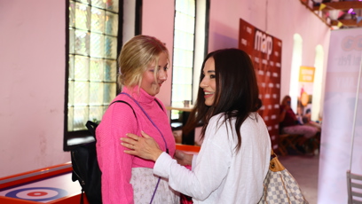 FOTO: Míša Kuklová si povídá s Aničkou Slováčkovou.