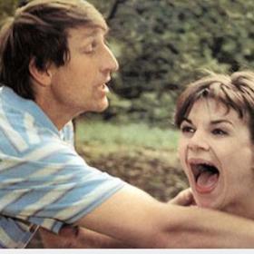 Ve snímku Jedna kočka za druhou s Václavem Vydrou