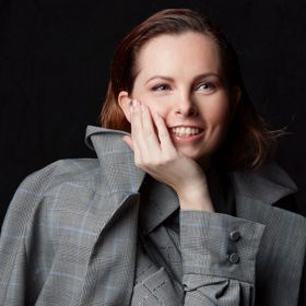 Autorkou modelu Anny Fialové je módní návrhářka Zuzana Kubíčková.