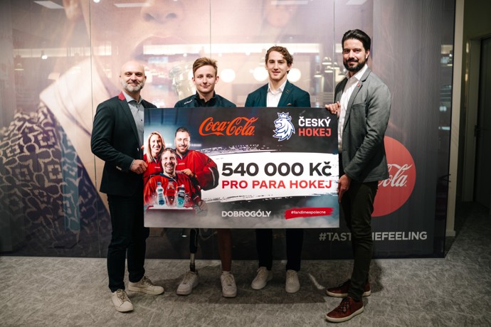 FOTO: Kampaň Coca-Cola byla úspěšná. – stránka 46