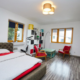 Ložnice se šatnou.