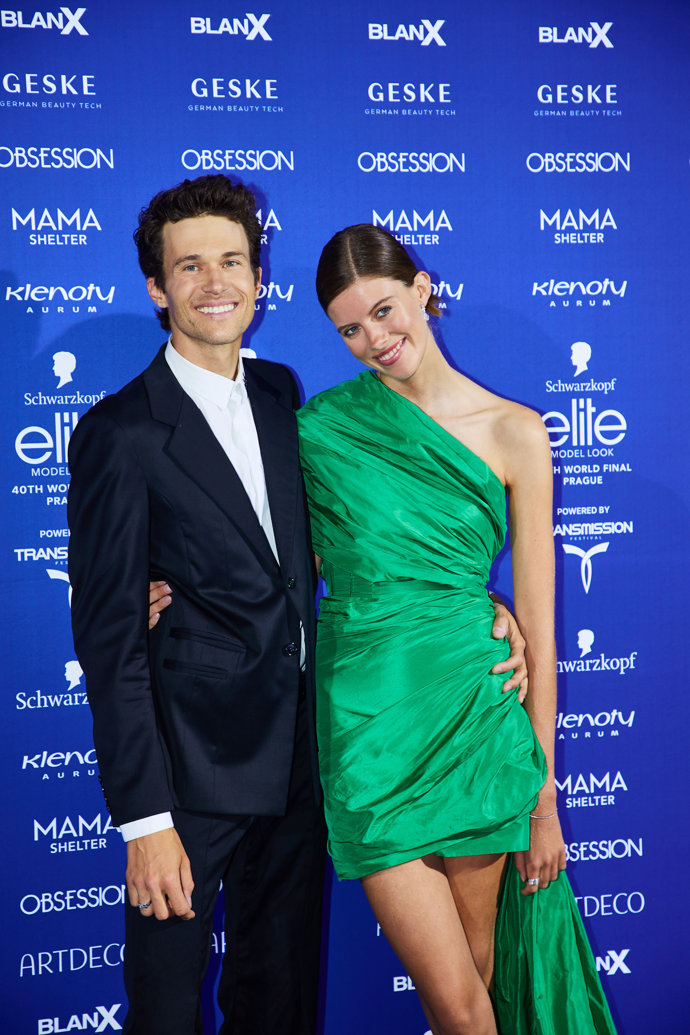 FOTO: Albert Černý s partnerkou – stránka 24