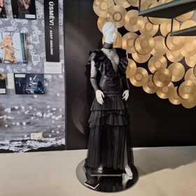 V Tančícím domě jsou k vidění šaty Heleny Vondráčkové. 