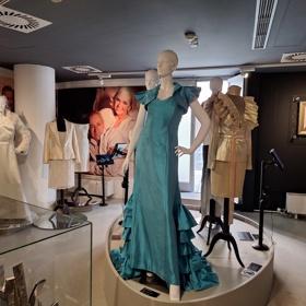 Helena Vondráčková se rozhodla podělit o svůj šatník s širokou veřejností.