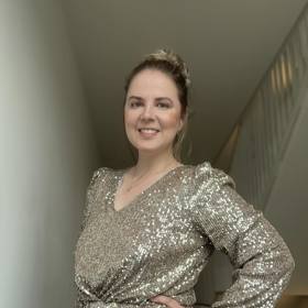 Veronika se inspirovala její image pro svůj převážně koktejlový festivalový dresscode.