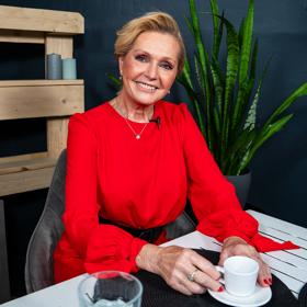 Helena Vondráčková promluvila v talkshow Na kafeečko o aktuálně probíhající výstavě v pražském Tančícím domě.