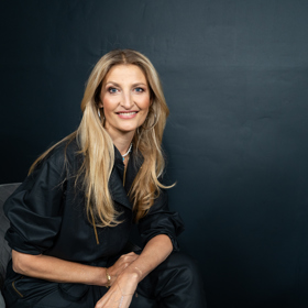 Na každou z těchto životních etap vzpomíná ráda. Ať už je to vůně palačinek při příjezdu na nádraží v Paříži, nebo pomalu plynoucí život v oblasti tureckého Bodrumu.