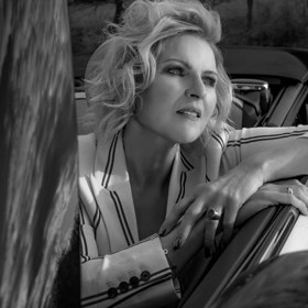 Sérii uměleckých portrétů Jitky Chizzola nafotila slavná fotografka Lucie Robinson. 