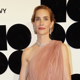 Hana Vagnerová vynesla zajímavý sčesaný drdůlek s pokládanou vlnou a vlhkým efektem na zahájení festivalu. 