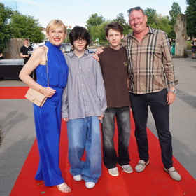 Moderátorka Štěpánka Duchková vyvedla na premiéru celou svoji rodinu.