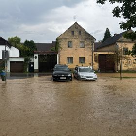 Obec Blížejov letos bojuje se záplavami už potřetí v řadě. 