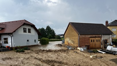 FOTO: Voda brala vše, co jí přišlo do cesty
