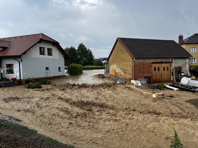 FOTO: Voda brala vše, co jí přišlo do cesty – stránka 34