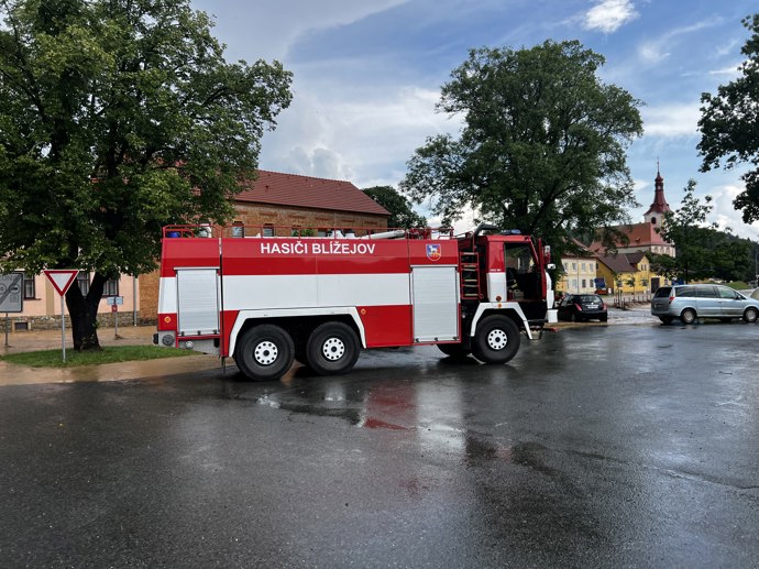 FOTO: Okamžitě zasahovali hasiči. – stránka 51