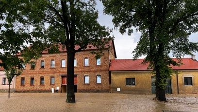 FOTO: Zaplavená náves obce Blížejov