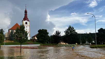 FOTO: Zaplavená náves obce Blížejov
