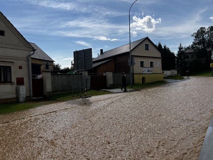 FOTO: Voda se valila ze všech stran. – stránka 47