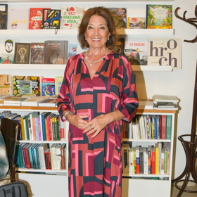 Zpěvačka Marie Rottrová říká, že šaty volí vždy s dlouhým rukávem - s ohledem na svůj věk. 