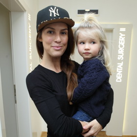 Tragicky zesnulá zpěvačka Victoria Velvet se svou dcerou Annabelle. 