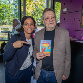 Partnerka Milana Šteindlera, Lily Ahou Král, navštívila křest nové knihy jejich společné kamarádky, spisovatelky Haliny Pawlowské.