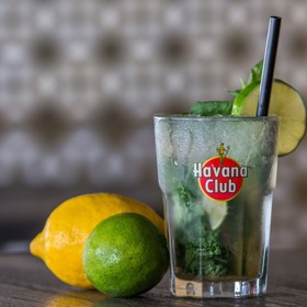 Nikdy na Kubě neříkejte, že si dáváte poslední drink. Nosí to smůlu. Vždy je místo ještě pro jeden.