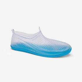 Celoplastové natahovací botky pořídíte v Decathlonu. (Nabaiji, 199 Kč)