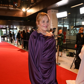 Styling Dagmar Havlové si vzal na starosti Filip Vaněk a bývalá první dáma mu nechala volnou ruku ve výběru šatů. Model pak doladila šperky ALO diamonds za více než 16 milionů korun. 