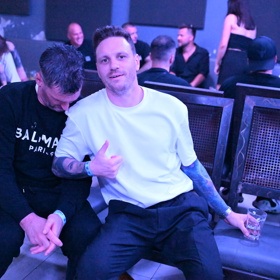 Martin Fenin je pijan. 