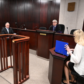 Ondřej Brzobohatý žaluje svou exmanželku Taťánu Kuchařovou za pomluvu. Soudce Martin Trepka Kuchařovou ještě ani jednou neviděl.