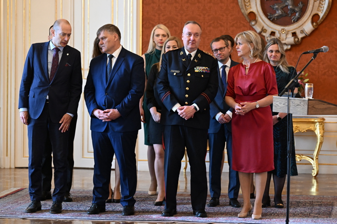 FOTO: Eva Pavlová vynesla tentokrát rudé šaty. – stránka 1049