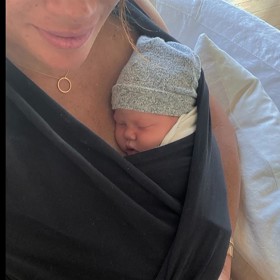 Meghan se dcerku evidentně snaží chránit před vším, čemu byla ona sama vystavena. Při pobytu v Británii čelila tlaku zájmu médií i údajné šikaně ze strany některých členů královské rodiny.