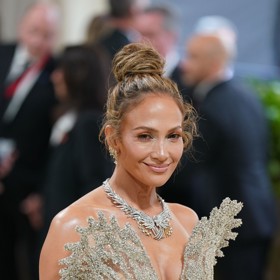 Předlohou pro festivalový look naší redaktorky Veroniky se stala ikonická herečka a zpěvačka Jennifer Lopez.