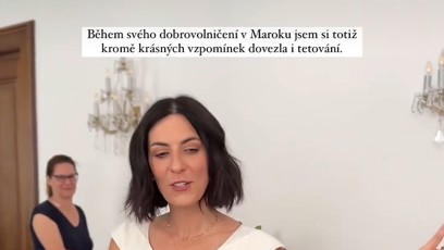 FOTO: Markéta Pekarová Adamová ukázala tetování v arabštině.