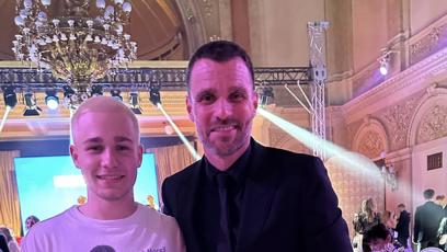 FOTO: Leoš Mareš se synem Jakubem, který měl tričko s otcovou podobiznou.