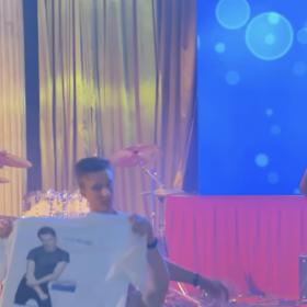 Syn Leoše Mareše měl maturitní ples.