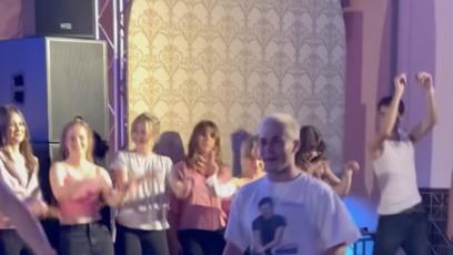 FOTO: Syn Leoše Mareše měl maturitní ples a připravil pro otce překvapení.