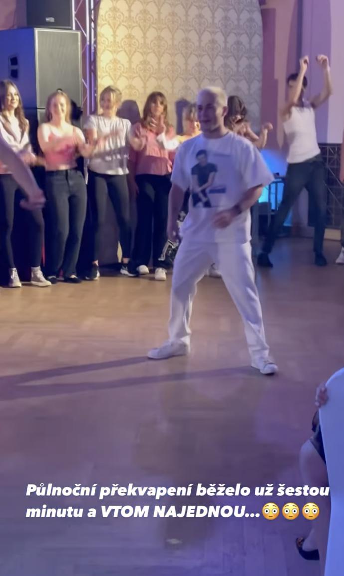 FOTO: Syn Leoše Mareše měl maturitní ples a připravil pro otce překvapení. – stránka 530