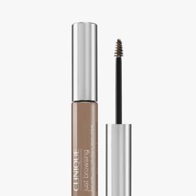 Tónovaný gel na obočí, Just Browing Bursh-On Styling Mousse, Clinique, 619 Kč