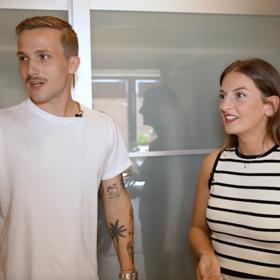 Martin Carev ukázal své bydlení. 