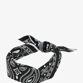 Další z oblíbených způsobů nošení šátků je tzv.bandana. Specificky vzorovaný čtvercový šátek nošený jako čelenka ve vlasech. (Thug Life, 450 Kč)