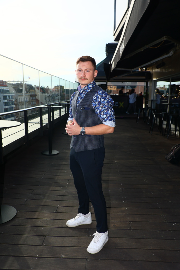 FOTO: Mikýř byl hlavní hvězda party v Duplexu. – stránka 184