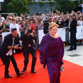 Dagmar Havlová si Vary užívá.